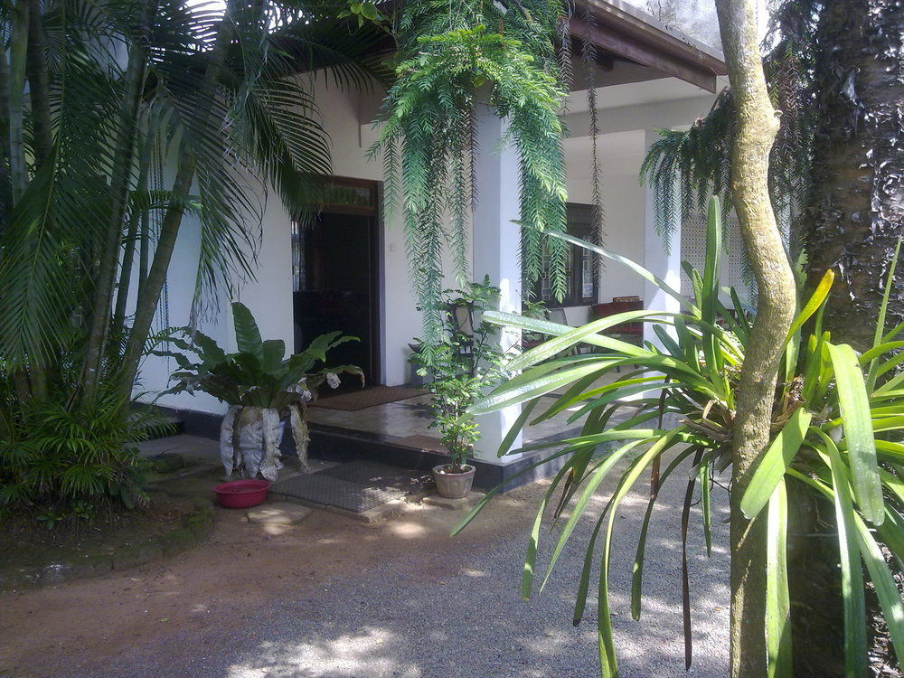 Sea Front Hikkaduwa Hotel Buitenkant foto