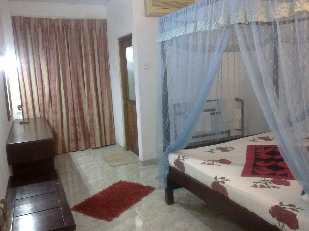 Sea Front Hikkaduwa Hotel Buitenkant foto