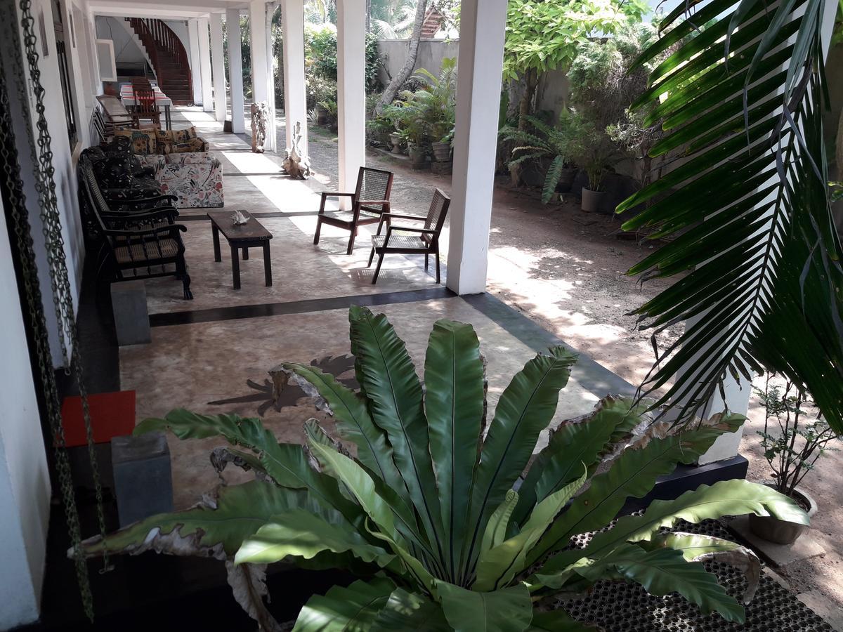 Sea Front Hikkaduwa Hotel Buitenkant foto