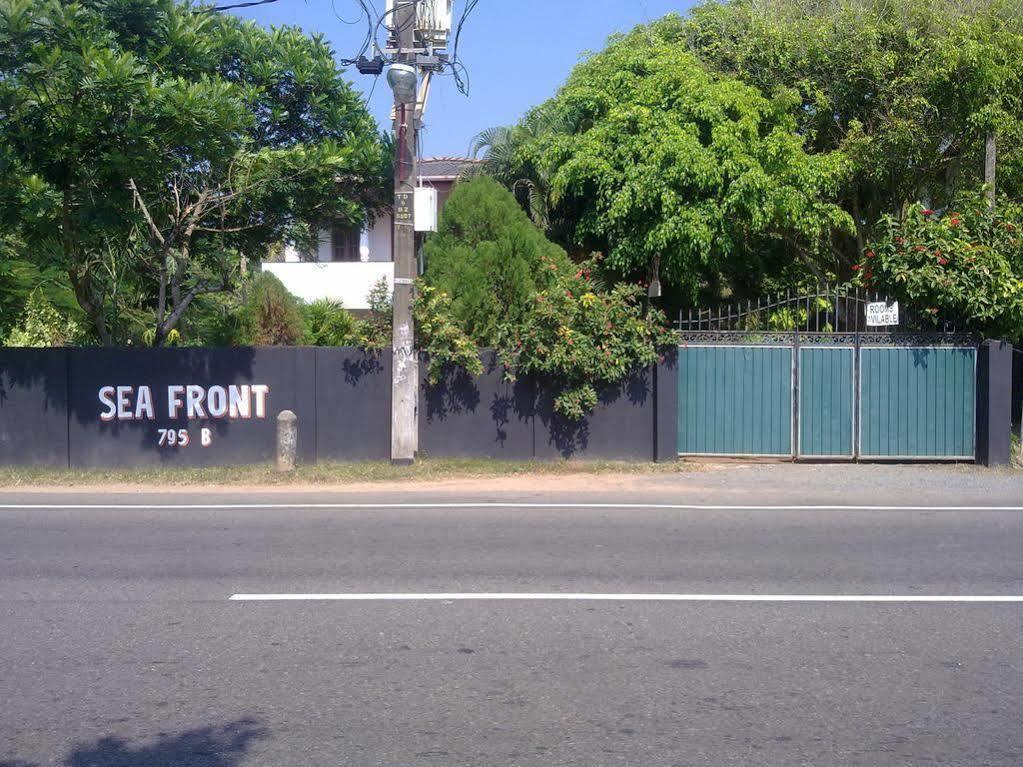 Sea Front Hikkaduwa Hotel Buitenkant foto