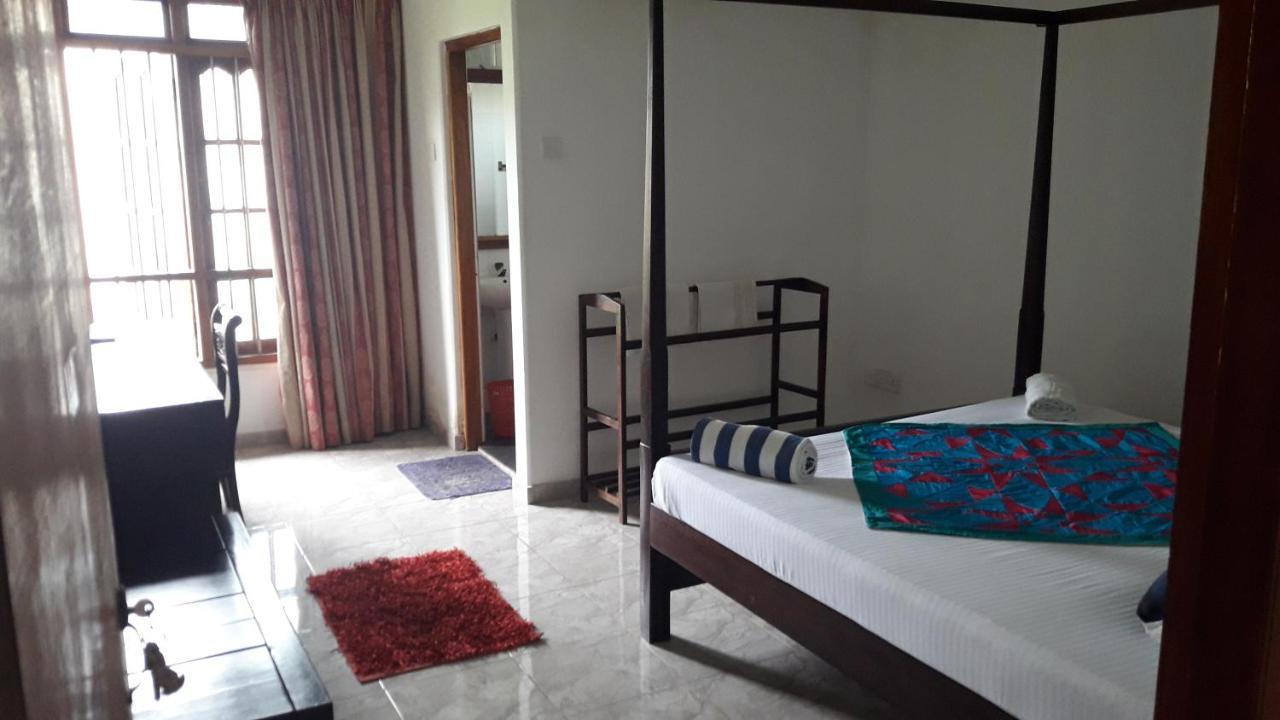 Sea Front Hikkaduwa Hotel Buitenkant foto