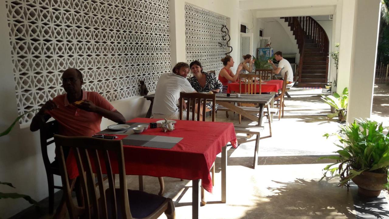 Sea Front Hikkaduwa Hotel Buitenkant foto